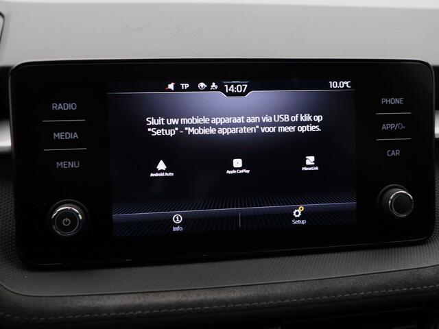 Skoda FABIA 1.0 TSi 110 Pk Automaat | Panorama dak | Parkeersensoren | Cruise Control | Stuur/Stoel Verwarming | CarPlay | 15 Inch | 65.474 Km !!