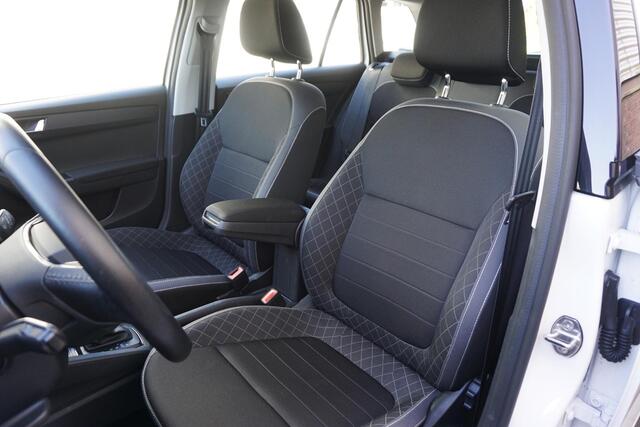 Skoda FABIA Combi 1.0 TSI Ambition Automaat/Navigatie/Nette Auto/ Goed onderhouden!