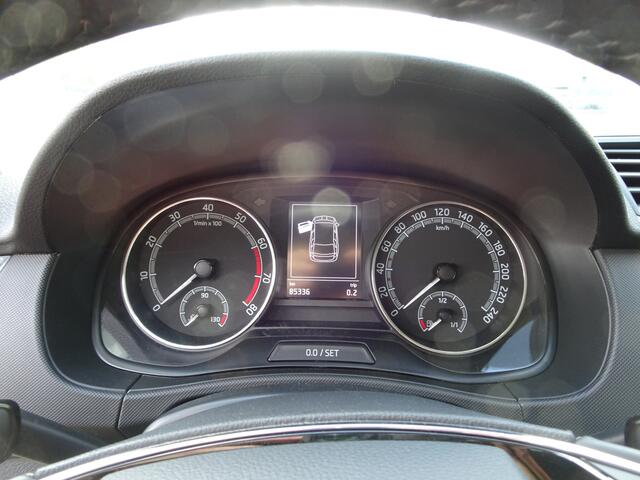 Skoda FABIA Combi 1.0 TSI Ambition Automatische airco, parkeersensoren, cruise controle, licht metalen velgen, apple carplay, android auto, trekhaak, winterwielen set, enz