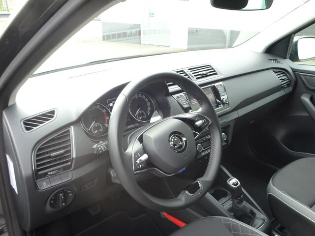 Skoda FABIA Combi 1.0 TSI Ambition Automatische airco, parkeersensoren, cruise controle, licht metalen velgen, apple carplay, android auto, trekhaak, winterwielen set, enz