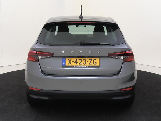 Skoda FABIA 1.0 TSI Active | Airco | DAB radio | Verwarmbare buitenspiegels | Lane- en frontassist | USB |