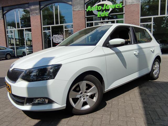 Skoda FABIA 1.0 Ambition Parkeersensoren - LMV - Apple Carplay/Android Auto - Airco - Cruise control