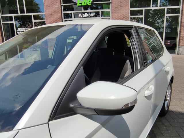 Skoda FABIA 1.0 Ambition Parkeersensoren - LMV - Apple Carplay/Android Auto - Airco - Cruise control