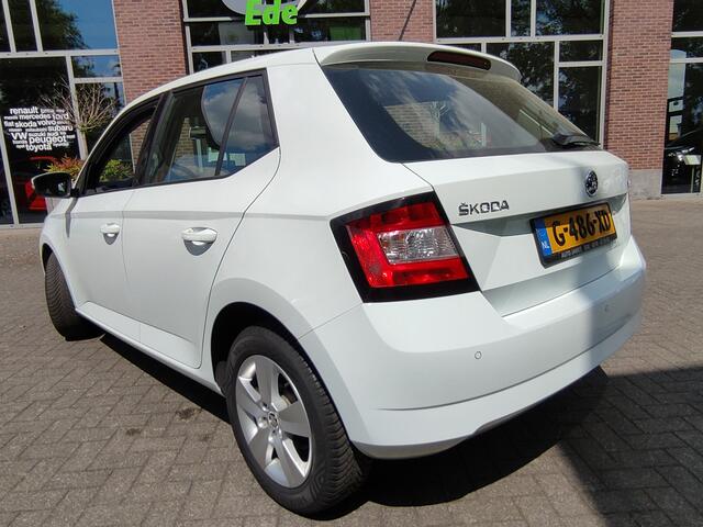 Skoda FABIA 1.0 Ambition Parkeersensoren - LMV - Apple Carplay/Android Auto - Airco - Cruise control