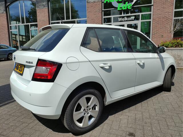 Skoda FABIA 1.0 Ambition Parkeersensoren - LMV - Apple Carplay/Android Auto - Airco - Cruise control