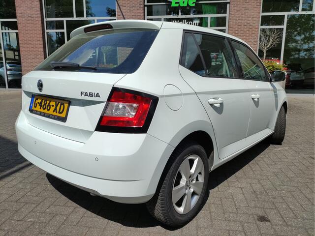 Skoda FABIA 1.0 Ambition Parkeersensoren - LMV - Apple Carplay/Android Auto - Airco - Cruise control
