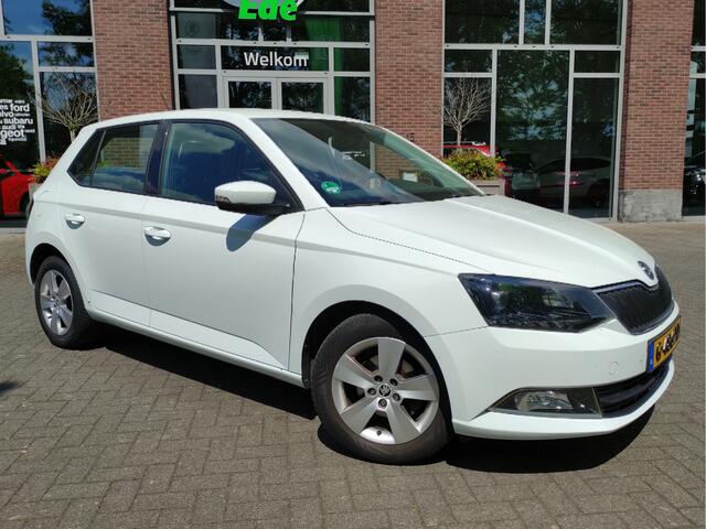 Skoda FABIA 1.0 Ambition Parkeersensoren - LMV - Apple Carplay/Android Auto - Airco - Cruise control