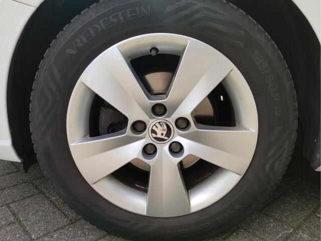 Skoda FABIA 1.0 Ambition Parkeersensoren - LMV - Apple Carplay/Android Auto - Airco - Cruise control