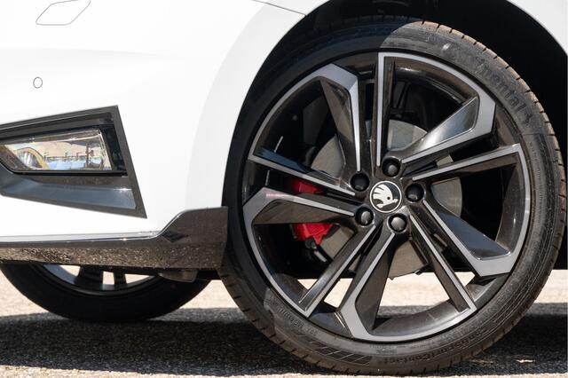 Skoda FABIA 130 Jaar Editie | 1.5 TSI 130kW / 180pk | DSG | 18 inch | Full LED | Camera | ACC | Side Assist | Stoel- Stuurverw.