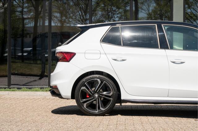 Skoda FABIA 130 Jaar Editie | 1.5 TSI 130kW / 180pk | DSG | 18 inch | Full LED | Camera | ACC | Side Assist | Stoel- Stuurverw.