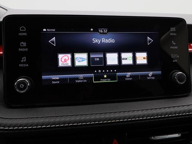 Skoda FABIA 1.0 TSi Monte Carlo 115 Pk | Stoelverwarming | Camera | Climatronic | CarPlay | Cruise Control | 17 Inch | 27.303 Km !!