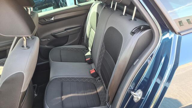 Skoda FABIA Combi 1.0 TSI Ambition | Nieuwe velgen en banden | Apple Carplay - Android Auto | DAB | Trekhaak | Dealeronderhouden | NAP | Unieke kleur