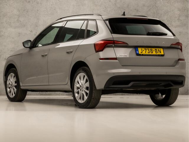 Skoda Kamiq 1.0 TSI Sport (APPLE CARPLAY, GROOT NAVI, CLIMATE, GETINT GLAS, ZWART HEMEL, SPORTSTOELEN, LED KOPLAMPEN, CRUISE, PARKEERSENSOREN, NIEUWSTAAT)
