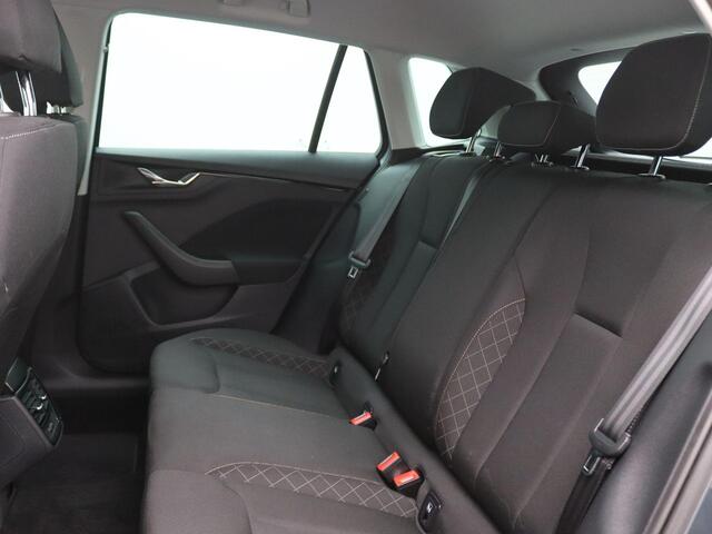 Skoda Kamiq 1.0 TSI Ambition Getint Glas, Parkeerhulp achter, Cruise Control, Airco, Radio Bolero, 16" LMV Castor