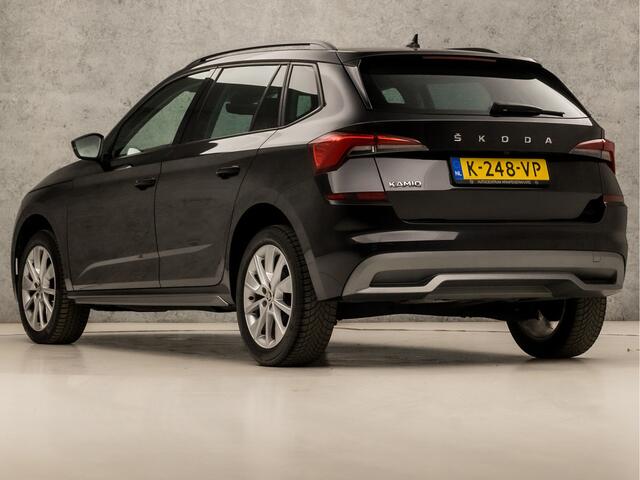 Skoda Kamiq 1.0 TSI Luxury Sport Automaat (VIRTUAL COCKPIT, APPLE CARPLAY, LEDER/ALCANTARA, STOELVERWARMING, CAMERA, ADAPTIVE CRUISE, KEYLESS, MATRIX LED, NIEUWSTAAT)