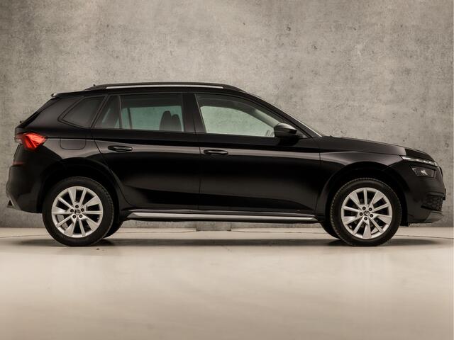 Skoda Kamiq 1.0 TSI Luxury Sport Automaat (VIRTUAL COCKPIT, APPLE CARPLAY, LEDER/ALCANTARA, STOELVERWARMING, CAMERA, ADAPTIVE CRUISE, KEYLESS, MATRIX LED, NIEUWSTAAT)