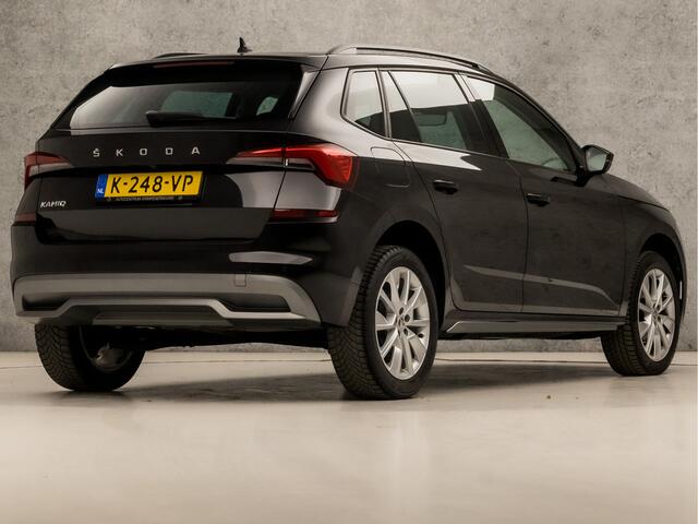 Skoda Kamiq 1.0 TSI Luxury Sport Automaat (VIRTUAL COCKPIT, APPLE CARPLAY, LEDER/ALCANTARA, STOELVERWARMING, CAMERA, ADAPTIVE CRUISE, KEYLESS, MATRIX LED, NIEUWSTAAT)