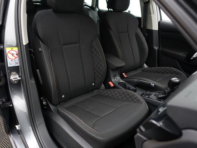 Skoda Kamiq 1.0 TSI Sport Business Aut- Carplay, Android Auto, Stoelverwarming, Keyless, Park Assist, Lane Assist