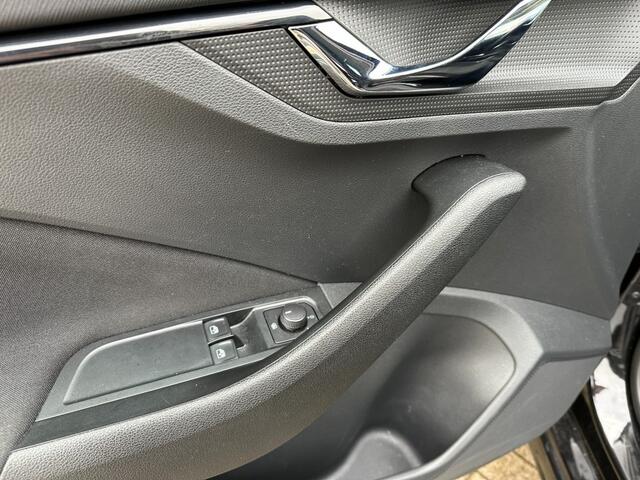 Skoda Kamiq 1.0 TSI Ambition / Rijklaar / CarPlay / trekhaak