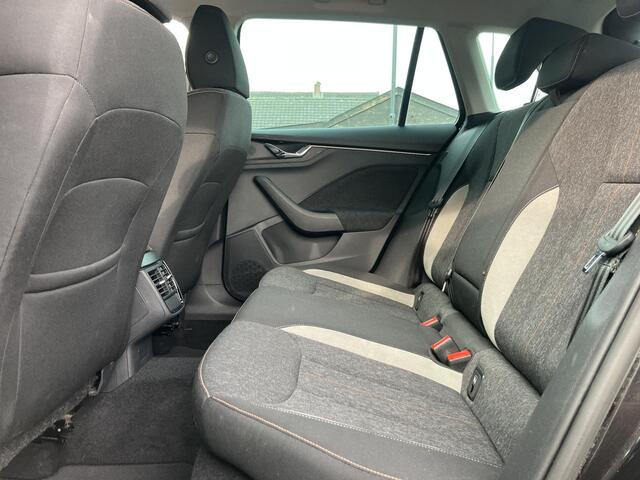 Skoda Kamiq 1.0 TSI Bus.Ed. | Digital cockpit | Camera | Navi | NAP | 1e eigenaar