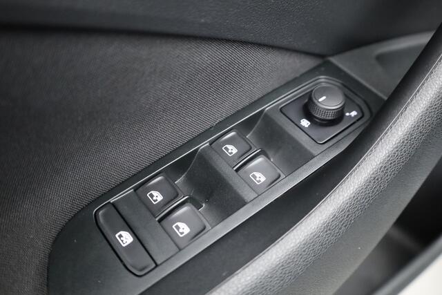 Skoda Kamiq 1.5 TSI ACT Sport 150pk | Digi. Cockpit | Camera | Stoelverw. | PDC | Apple CarPlay | All Seasons | 17'' | Cruise |