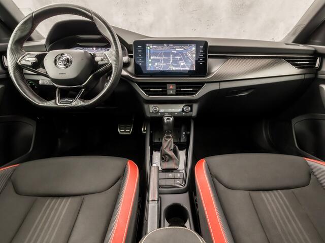 Skoda Kamiq 1.0 TSI Monte Carlo Automaat (PANORAMADAK, VIRTUAL COCKPIT, KUIPSTOELEN, APPLE CARPLAY, CAMERA, GETINT GLAS, ADAPTIVE CRUISE, KEYLESS, NIEUWSTAAT)