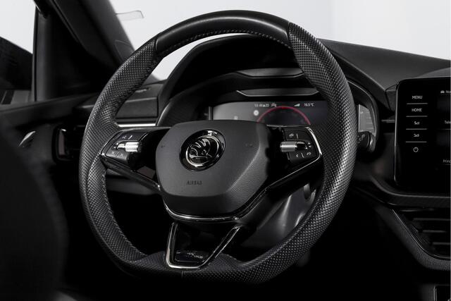 Skoda Kamiq 1.5 TSI ACT 150 PK Monte Carlo - Automaat | Pano | Dig. Cockpit | Cruise | Stoelverw. | PDC | Camera | App. Connect | ECC | Afn. Trekhaak | LM 18" |