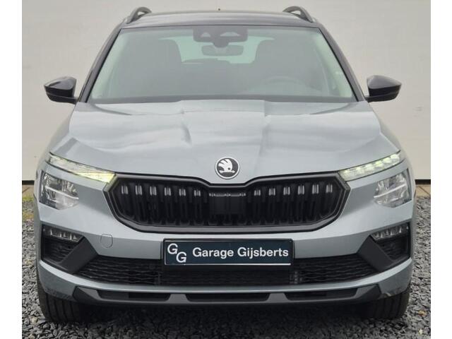 Skoda Kamiq 1.0 TSI Selection Camera achter - Zwarte gril - 17 inch Wielen - Winter Pack - Privacy Glass - Zwart dak en A Stijl -