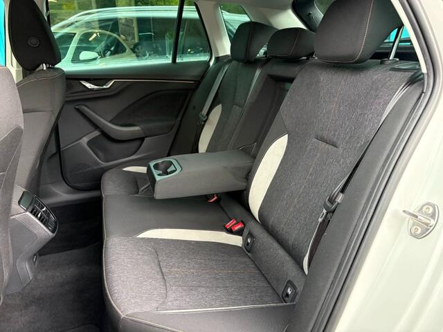 Skoda Kamiq 1.0 TSI STYLE DSG CarPlay, Camera, LED, TrHaak, PDC, Adaptive