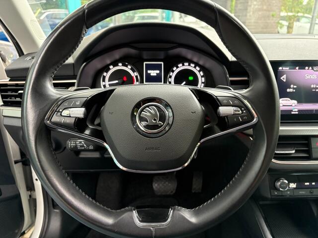 Skoda Kamiq 1.0 TSI STYLE DSG CarPlay, Camera, LED, TrHaak, PDC, Adaptive