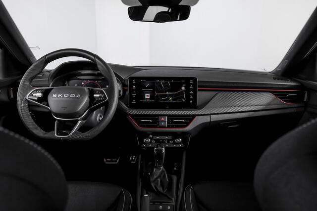 Skoda Kamiq 1.5 TSI 150 PK Monte Carlo - Automaat | Pano | Elek. Trekhaak | Dig. Cockpit | Cruise | Stoel-+Stuurverw. | Camera | PDC | NAV + App. Connect | ECC | LM 18" | 5734