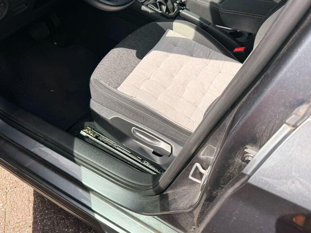 Skoda Kamiq 1.0 TSI Ambition 110pk Automaat | Wegklapbare Trekhaak | Adaptieve Cruise | Stoelverwarming | Achteruitrijcamera