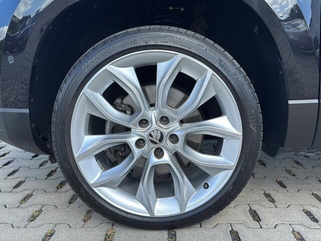 Skoda Karoq 1.5 TSI DSG CLEVER PANO-DAK/TREKHAAK/CAMERA/NAVI/CARPLAY/STOELVERW