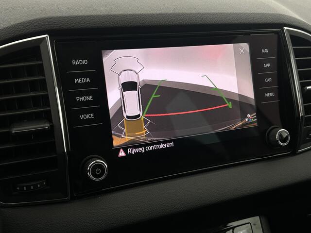 Skoda Karoq 1.5 TSI 150pk DSG ACT Scout Camera Keyless Stoelverwarming Virtual Cockpit Panoramadak Navigatie