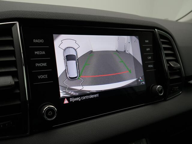 Skoda Karoq 1.5 TSI ACT 150 pk DSG Business Edition Plus | Stoel-/achterbankverwarming | Trekhaak | Sportonderstel | Adaptive Cruise | Achteruitrijcamera | 17 inch