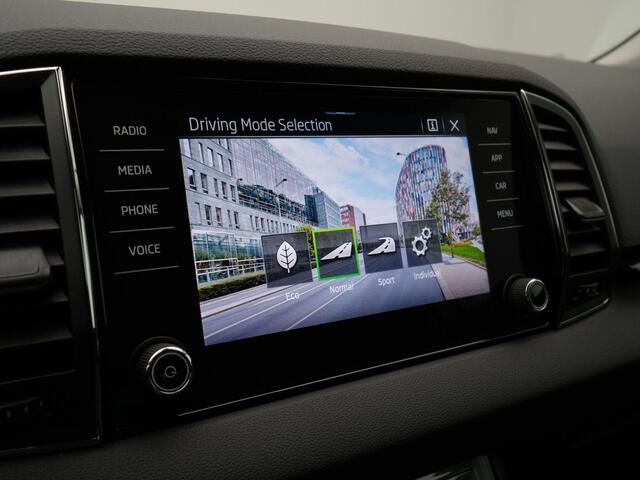 Skoda Karoq 1.5 TSI ACT 150 pk DSG Business Edition Plus | Stoel-/achterbankverwarming | Trekhaak | Sportonderstel | Adaptive Cruise | Achteruitrijcamera | 17 inch