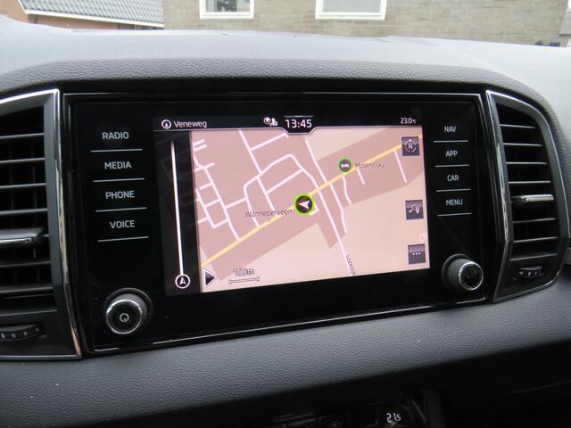 Skoda Karoq 1.0 TSI 110Pk Business Edition * Rijklaarprijs incl. garantie * Trekhaak * Panoramadak * Navigatie * PDC V+A