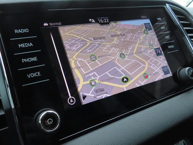 Skoda Karoq 1.5 TSI ACT Business Edition | camera | adaptive cruise |