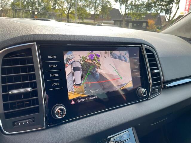 Skoda Karoq 1.5 TSI BUSINESS PLUS, Camera, Trekhaak elek, ACC, Stoelverw. Stuurverw. Carplay