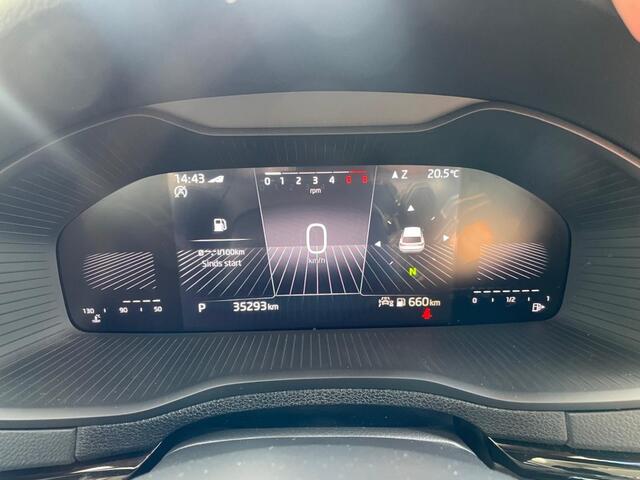 Skoda Karoq 1.5 TSI BUSINESS PLUS, Camera, Trekhaak elek, ACC, Stoelverw. Stuurverw. Carplay