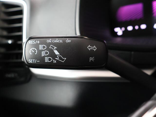 Skoda Karoq 1.0 TSI Business Edition | 110 PK | Trekhaak wegklapbaar | Achteruitrijcamera | LED verlichting |