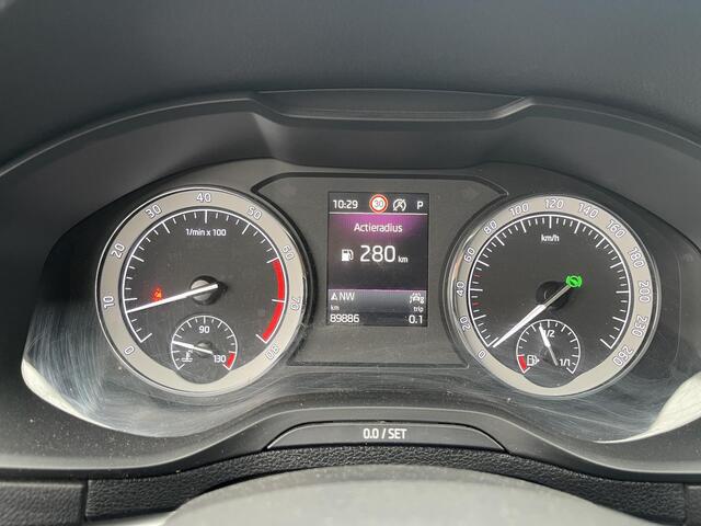 Skoda Karoq 1.5 TSI ACT Style Business 18"/Trekhaak/Stuur + stoelverwarming/Elektrische klep/Camera/PDC v+a/Apple Carplay & Android Auto