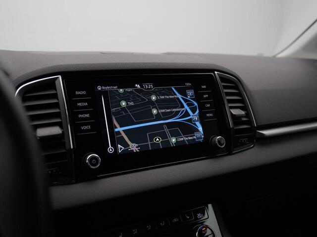 Skoda Karoq 1.5 TSI ACT 150 pk DSG Business Edition | Panoramadak | Trekhaak | Stuur-/achterbankverwarming | Achteruitrijcamera | Navigatie | Adaptive Cruise