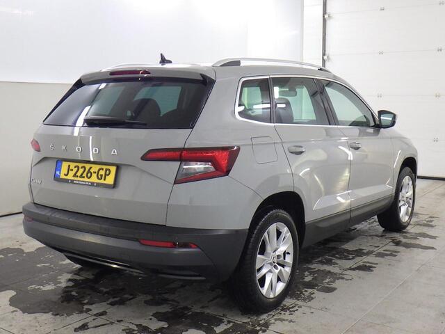 Skoda Karoq 1.0 TSI Business Edition Wegklapbare trekhaak - Stoelverwarming - Achteruitrijcamera - Canton audio - Getinte ruiten - NL auto