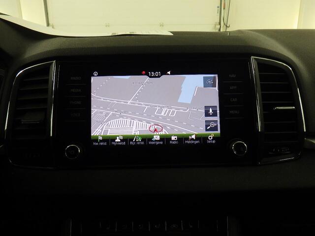 Skoda Karoq 1.0 TSI Business Edition Wegklapbare trekhaak - Stoelverwarming - Achteruitrijcamera - Canton audio - Getinte ruiten - NL auto