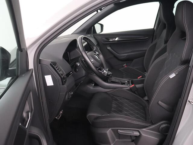 Skoda Karoq 1.5 TSI Sportline | Trekhaak | Stoelverwarming | Camera | Carplay | Virtual Cockpit | Sportstoelen | Navigatie | Full LED | Parkeerhulp | Sfeerverlichting | Climate control | Cruise control