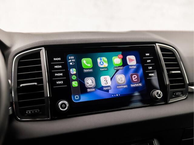 Skoda Karoq 1.5 TSI ACT Sportline 150Pk Automaat (APPLE CARPLAY, GROOT NAVI, CLIMATE, STOELVERWARMING, SPORTSTOELEN, ADAPTIVE CRUISE, KEYLESS, PARKEERSENSOREN, TREKHAAK, NIEUWSTAAT)