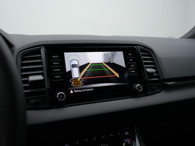 Skoda Karoq 1.5 TSI ACT 150 pk DSG Sportline Business | Canton | Stuur-/stoelverwarming | Achteruitrijcamera | Navigatie | Adaptive Cruise