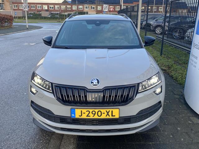 Skoda Karoq 1.5 TSi 150pk ACT Sportline Business met o.a. stoel-/stuurverwarming, LED, 19", virtual cockpit, etc.