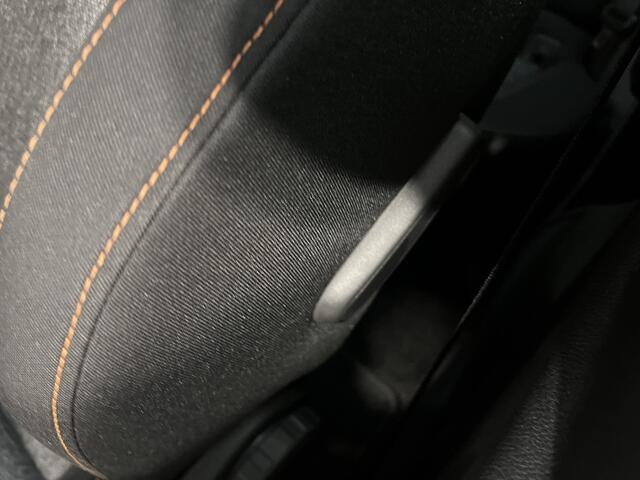 Skoda Karoq 1.0 TSI Ambition / CRUISE/ SMARTLINK/ PARK. SENSOREN + CAMERA/ CLIMA/ STOEL VERWARM./ BLUETOOTH/ LED/ DAB